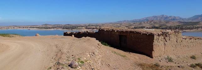 habitation pisé  lac lalla takerkoust